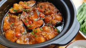 Cá Kho Tộ với nước dừa